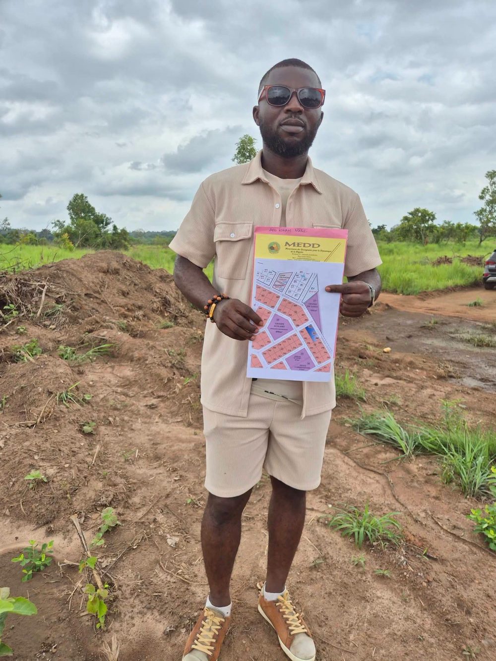 Plan du lotissement MEDD à Yamoussoukro présenté par un responsable du projet