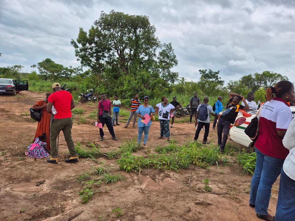 Visite du terrain à Yamoussoukro par les responsables du projet