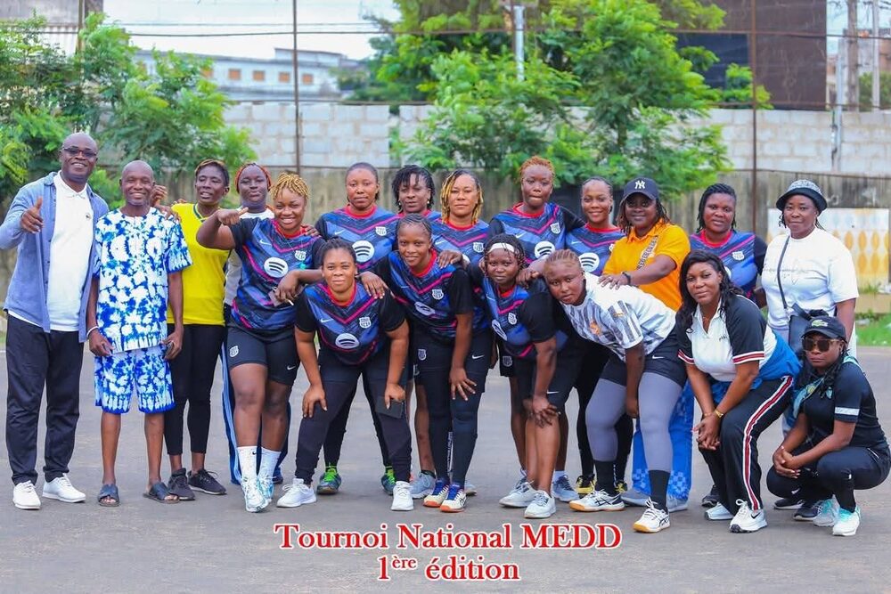 Équipe de handball féminin au Tournoi National du MEDD